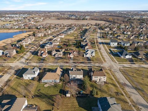 Tiny photo for 2408 Moutray Lane, North Aurora, IL 60542 (MLS # 12541935)