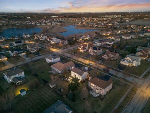 Tiny photo for 2408 Moutray Lane, North Aurora, IL 60542 (MLS # 12541935)