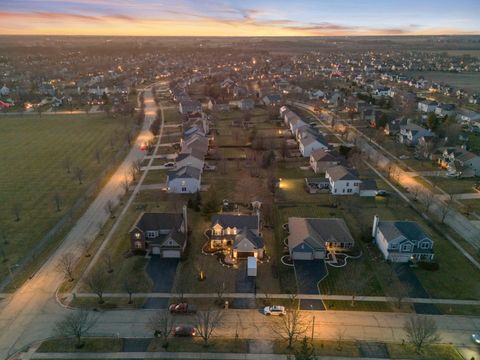 Tiny photo for 2408 Moutray Lane, North Aurora, IL 60542 (MLS # 12541935)