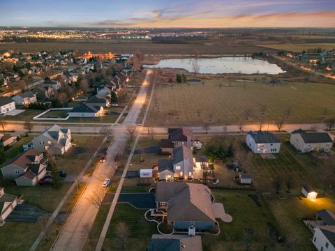 Tiny photo for 2408 Moutray Lane, North Aurora, IL 60542 (MLS # 12541935)