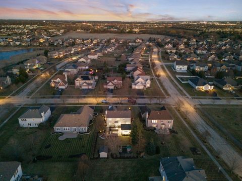 Tiny photo for 2408 Moutray Lane, North Aurora, IL 60542 (MLS # 12541935)