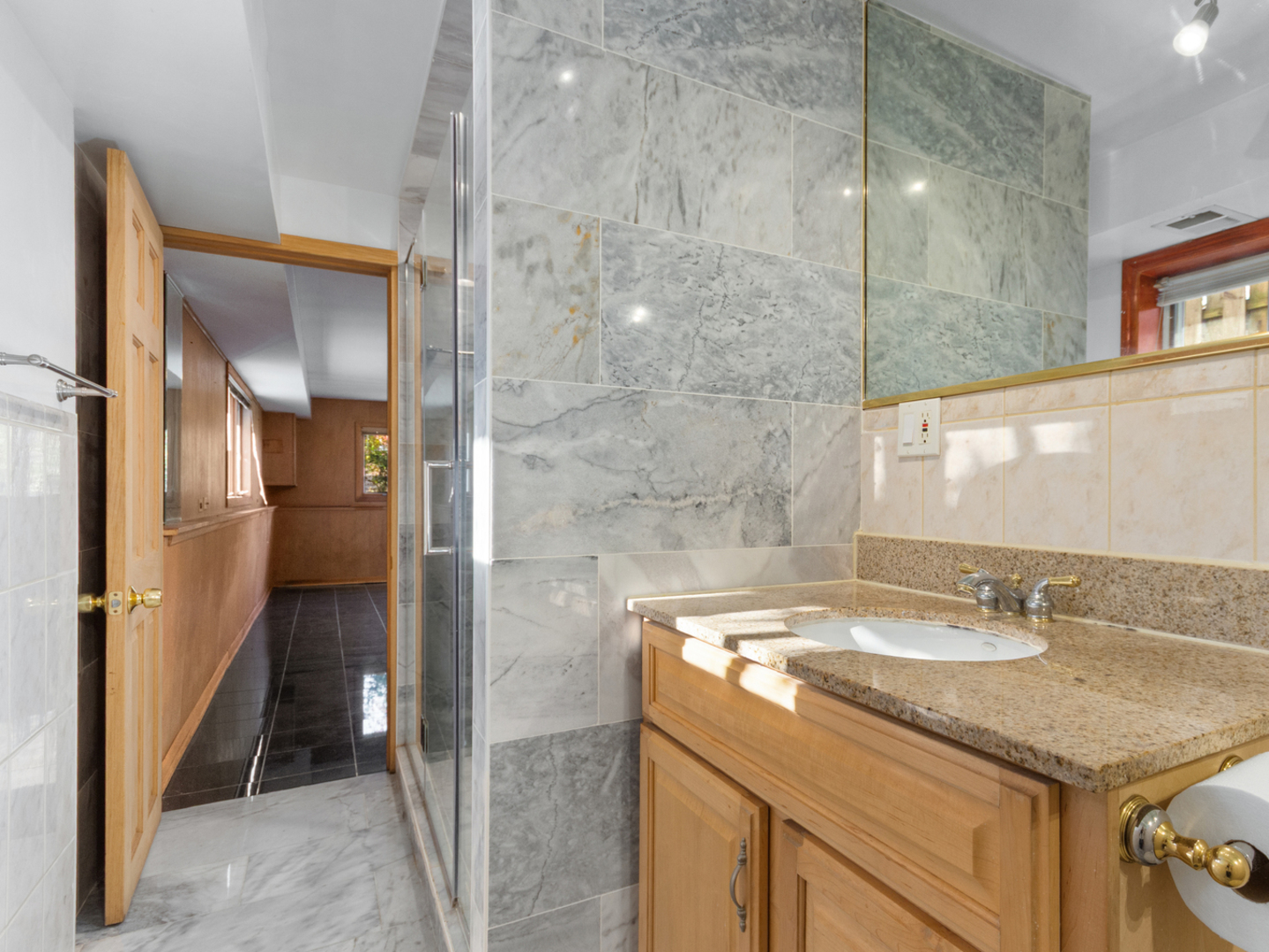 Morton Grove, Illinois 60053, United States, 3 Bedrooms Bedrooms, ,2 BathroomsBathrooms,Residential,Active,252748