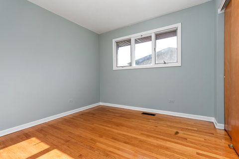 Tiny photo for 9043 Oriole Avenue, Morton Grove, IL 60053 (MLS # 12529523)