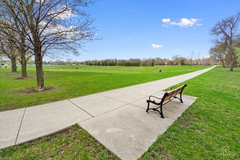 Tiny photo for 1606 W ORCHARD Place #1606, Arlington Heights, IL 60005 (MLS # 12617480)