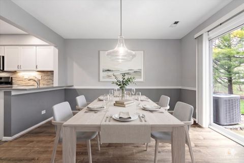 Tiny photo for 1606 W ORCHARD Place #1606, Arlington Heights, IL 60005 (MLS # 12617480)