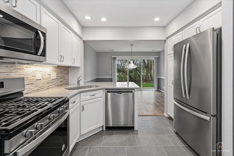 Tiny photo for 1606 W ORCHARD Place #1606, Arlington Heights, IL 60005 (MLS # 12617480)