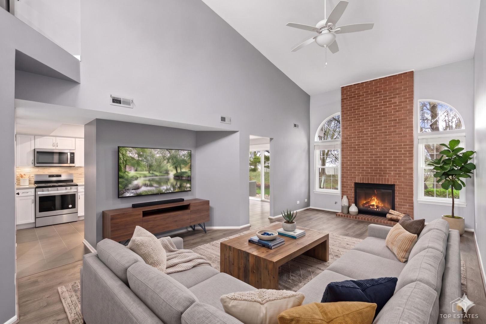 1606 W ORCHARD Place 1606