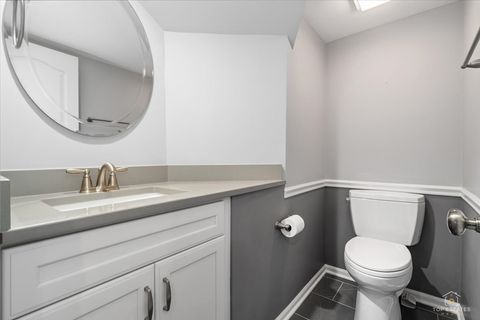 Tiny photo for 1606 W ORCHARD Place #1606, Arlington Heights, IL 60005 (MLS # 12617480)