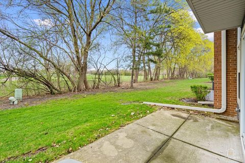 Tiny photo for 1606 W ORCHARD Place #1606, Arlington Heights, IL 60005 (MLS # 12617480)