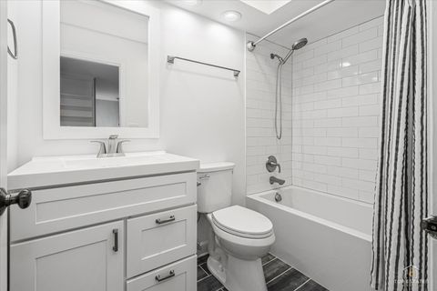 Tiny photo for 1606 W ORCHARD Place #1606, Arlington Heights, IL 60005 (MLS # 12617480)