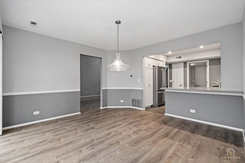 Tiny photo for 1606 W ORCHARD Place #1606, Arlington Heights, IL 60005 (MLS # 12617480)