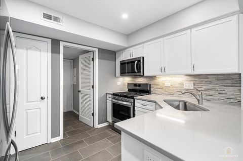 Tiny photo for 1606 W ORCHARD Place #1606, Arlington Heights, IL 60005 (MLS # 12617480)