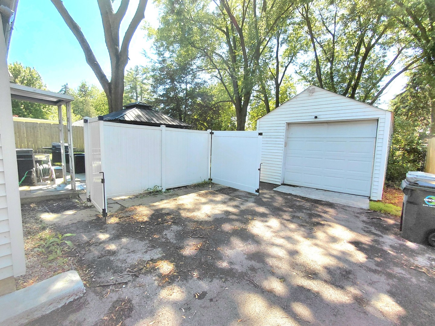 415 S Van Buren Street