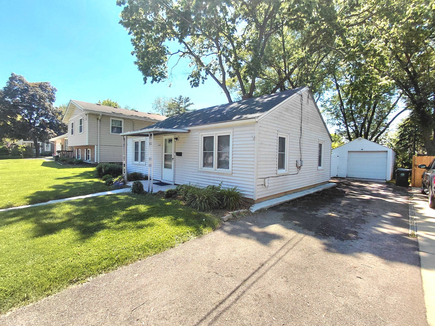 415 S Van Buren Street