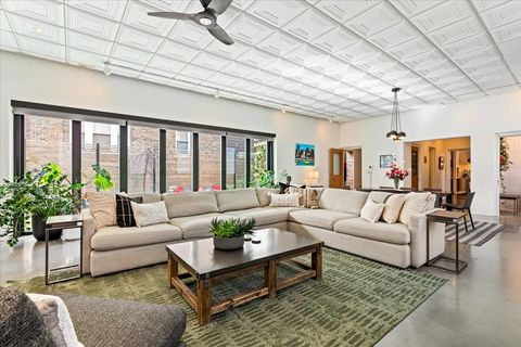 Tiny photo for 2100 W Eastwood Avenue, Chicago, IL 60625 (MLS # 12582648)