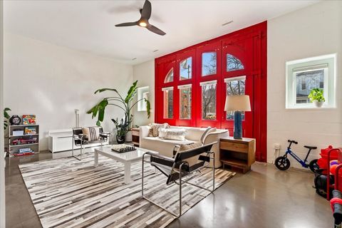 Tiny photo for 2100 W Eastwood Avenue, Chicago, IL 60625 (MLS # 12582648)