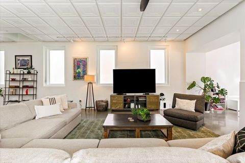 Tiny photo for 2100 W Eastwood Avenue, Chicago, IL 60625 (MLS # 12582648)