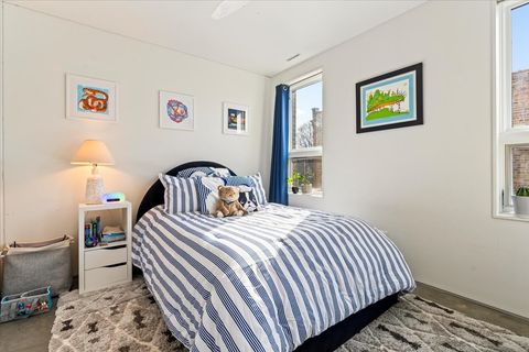 Tiny photo for 2100 W Eastwood Avenue, Chicago, IL 60625 (MLS # 12582648)