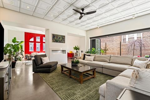 Tiny photo for 2100 W Eastwood Avenue, Chicago, IL 60625 (MLS # 12582648)