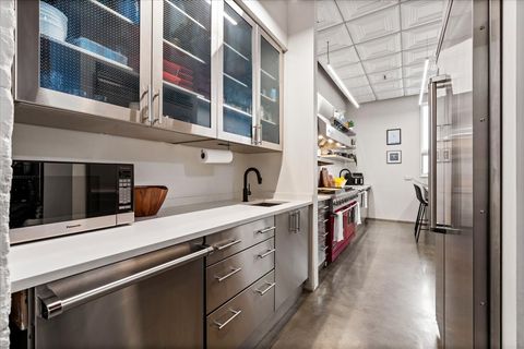 Tiny photo for 2100 W Eastwood Avenue, Chicago, IL 60625 (MLS # 12582648)