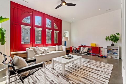 Tiny photo for 2100 W Eastwood Avenue, Chicago, IL 60625 (MLS # 12582648)