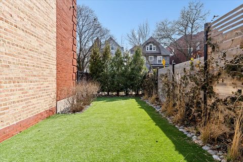 Tiny photo for 2100 W Eastwood Avenue, Chicago, IL 60625 (MLS # 12582648)