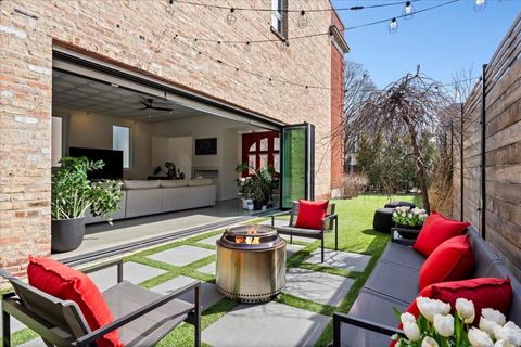 Tiny photo for 2100 W Eastwood Avenue, Chicago, IL 60625 (MLS # 12582648)