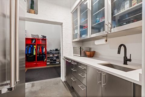 Tiny photo for 2100 W Eastwood Avenue, Chicago, IL 60625 (MLS # 12582648)