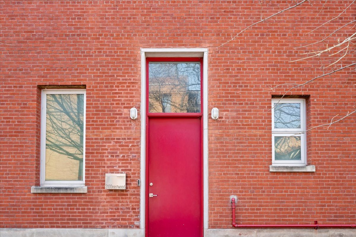 2100 W Eastwood Avenue