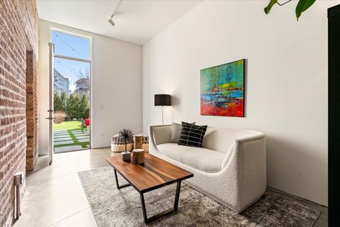Tiny photo for 2100 W Eastwood Avenue, Chicago, IL 60625 (MLS # 12582648)