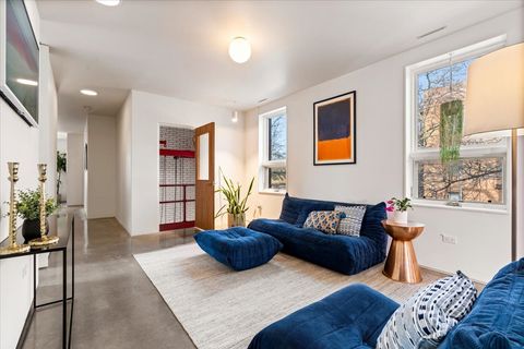 Tiny photo for 2100 W Eastwood Avenue, Chicago, IL 60625 (MLS # 12582648)