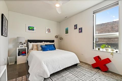 Tiny photo for 2100 W Eastwood Avenue, Chicago, IL 60625 (MLS # 12582648)