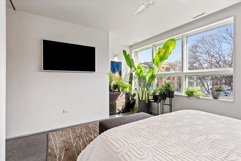 Tiny photo for 2100 W Eastwood Avenue, Chicago, IL 60625 (MLS # 12582648)