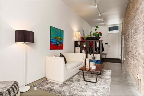 Tiny photo for 2100 W Eastwood Avenue, Chicago, IL 60625 (MLS # 12582648)