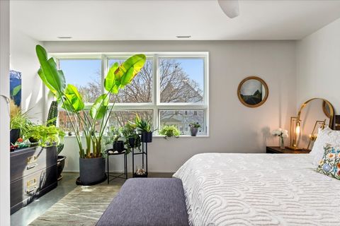 Tiny photo for 2100 W Eastwood Avenue, Chicago, IL 60625 (MLS # 12582648)