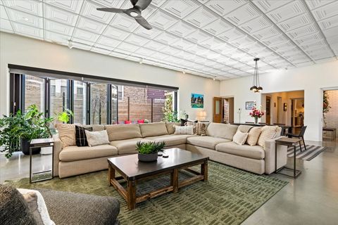 Tiny photo for 2100 W Eastwood Avenue, Chicago, IL 60625 (MLS # 12582648)