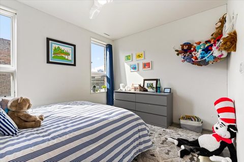 Tiny photo for 2100 W Eastwood Avenue, Chicago, IL 60625 (MLS # 12582648)