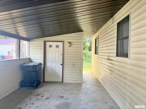 Tiny photo for 24 Adkins Street, Metropolis, IL 62960 (MLS # EB458706)