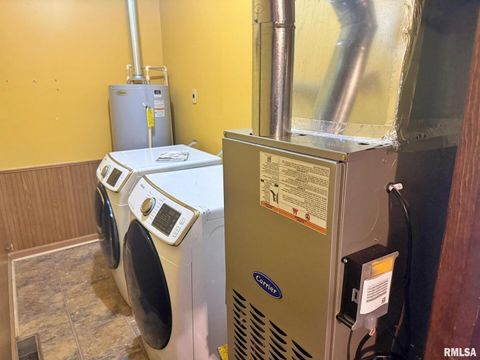 Tiny photo for 24 Adkins Street, Metropolis, IL 62960 (MLS # EB458706)