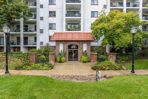 Photo of 475 Plum Creek Drive #304, Wheeling, IL 60090 (MLS # 12765107)