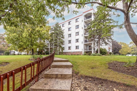 Tiny photo for 475 Plum Creek Drive #304, Wheeling, IL 60090 (MLS # 12765107)