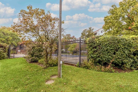 Tiny photo for 475 Plum Creek Drive #304, Wheeling, IL 60090 (MLS # 12765107)