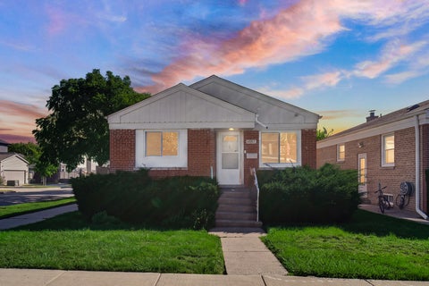 Photo of 6557 N Troy Street, Chicago, IL 60645 (MLS # 12791367)