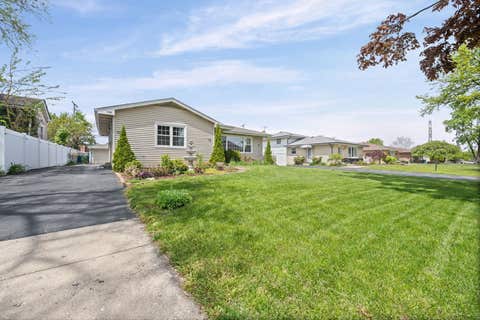 Tiny photo for 740 N Michigan Street, Elmhurst, IL 60126 (MLS # 12727400)