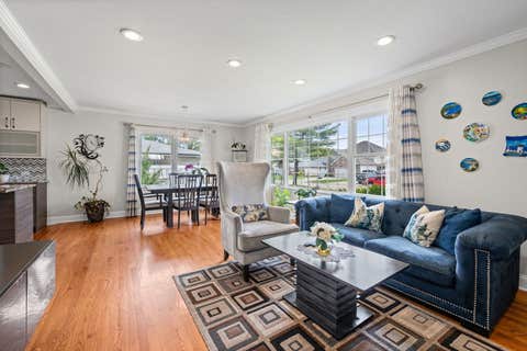 Tiny photo for 740 N Michigan Street, Elmhurst, IL 60126 (MLS # 12727400)