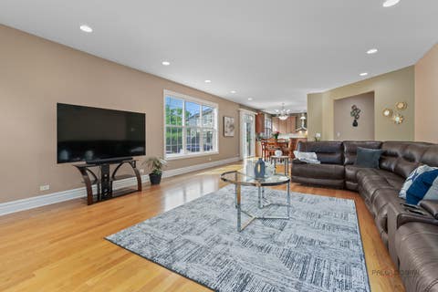 Tiny photo for 312 Camargo Court, Vernon Hills, IL 60061 (MLS # 12679375)