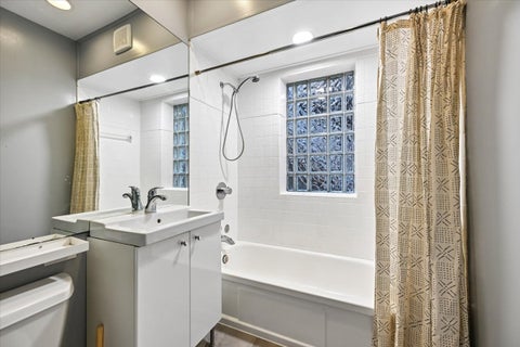 Tiny photo for 1631 W Fargo Avenue #2W, Chicago, IL 60626 (MLS # 12775933)