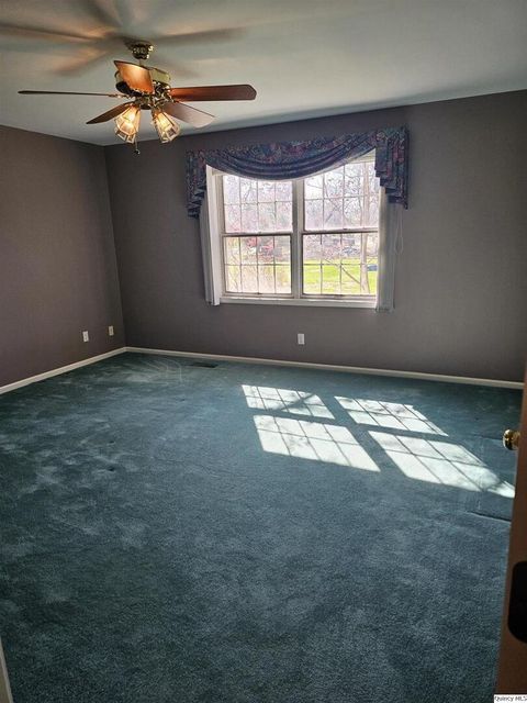 Tiny photo for 128 Knollwood, Quincy, IL 62301 (MLS # 12617996)