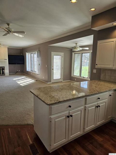 Tiny photo for 128 Knollwood, Quincy, IL 62301 (MLS # 12617996)