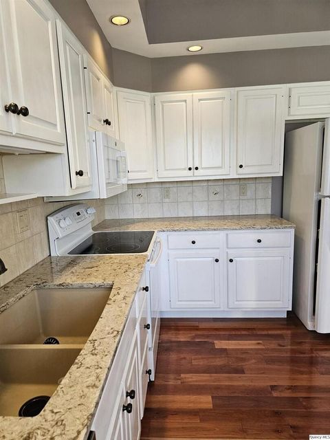 Tiny photo for 128 Knollwood, Quincy, IL 62301 (MLS # 12617996)